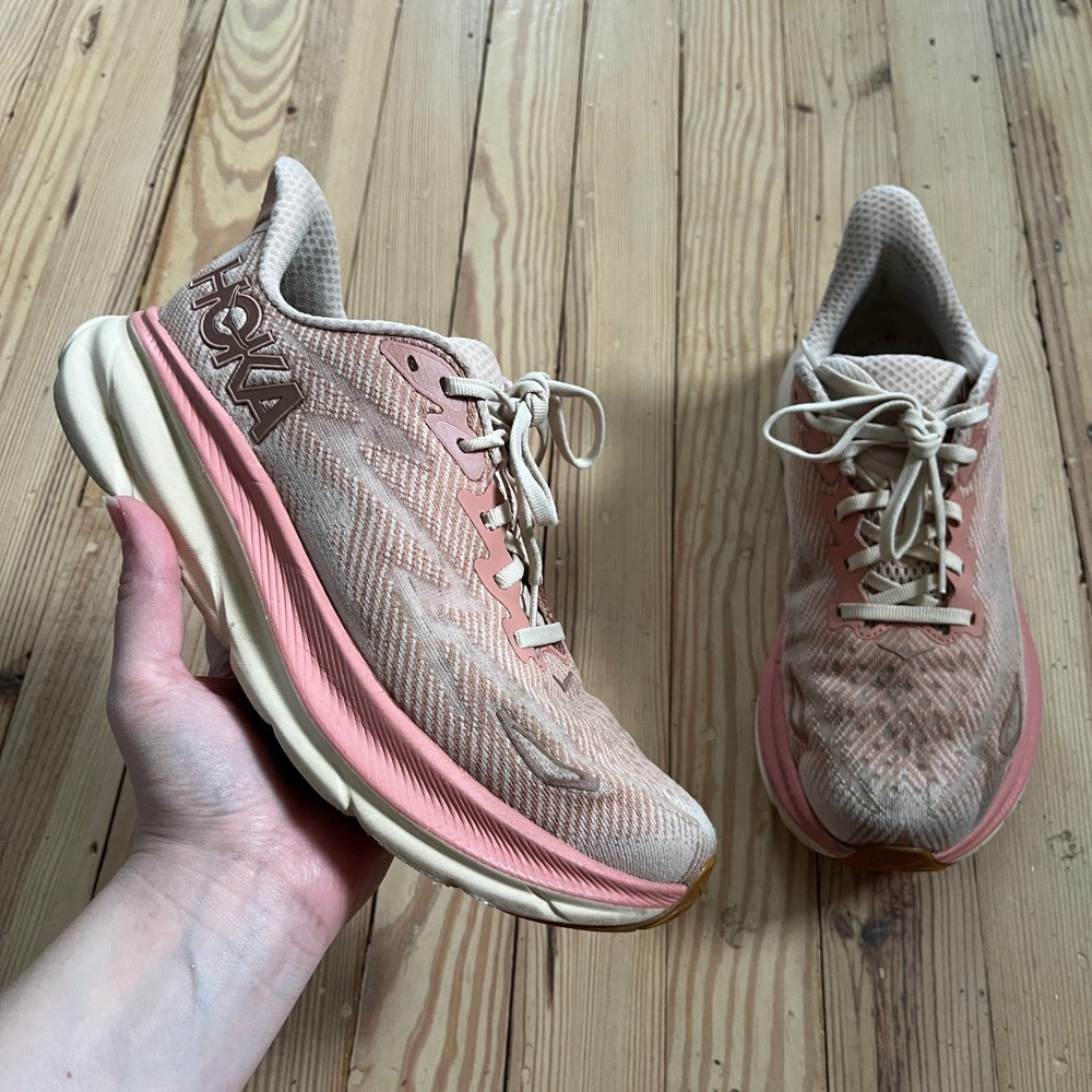 Hoka Clifton 9 Running Shoes Womens 8.5B Pink Sand Rose Gold Mesh 1127896 SNC